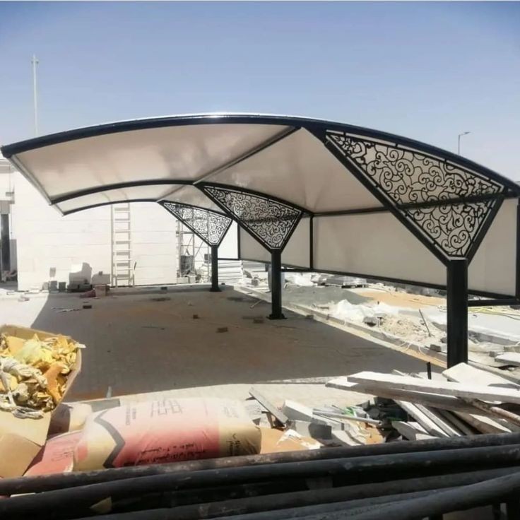 مظلات كبوتي الشكل الحديث في مكة