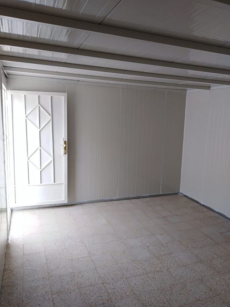 غرف ساندوتش بنل في السطح