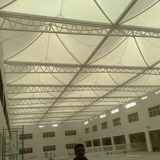 مظلات هرمية للمدارس