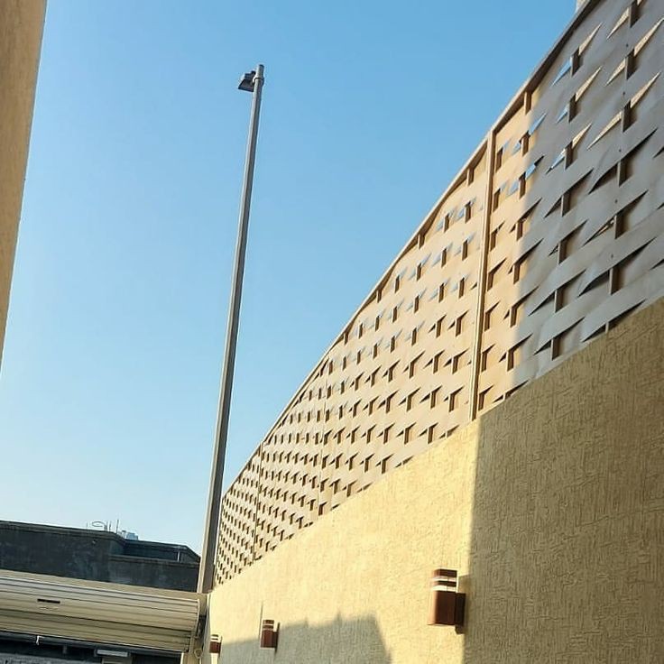 سواتر مجدول حديد في مكة