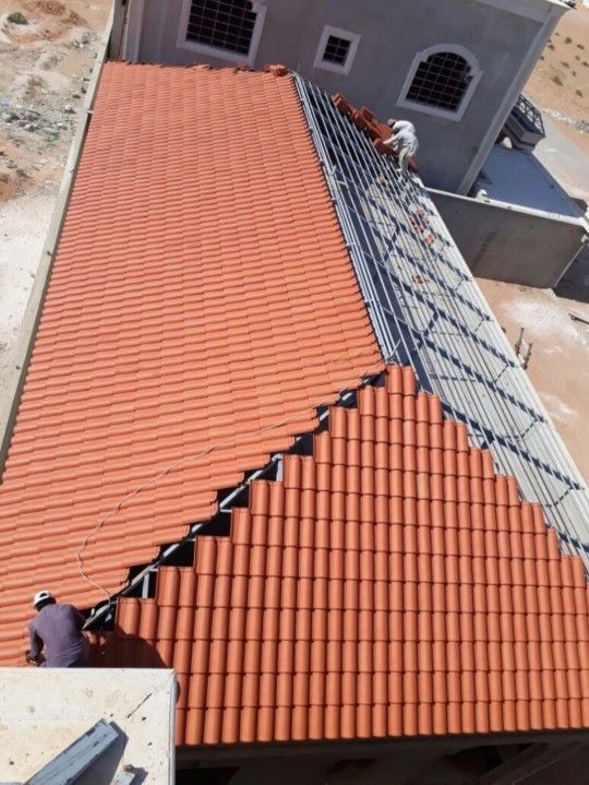 قرميد أحمر للمجالس