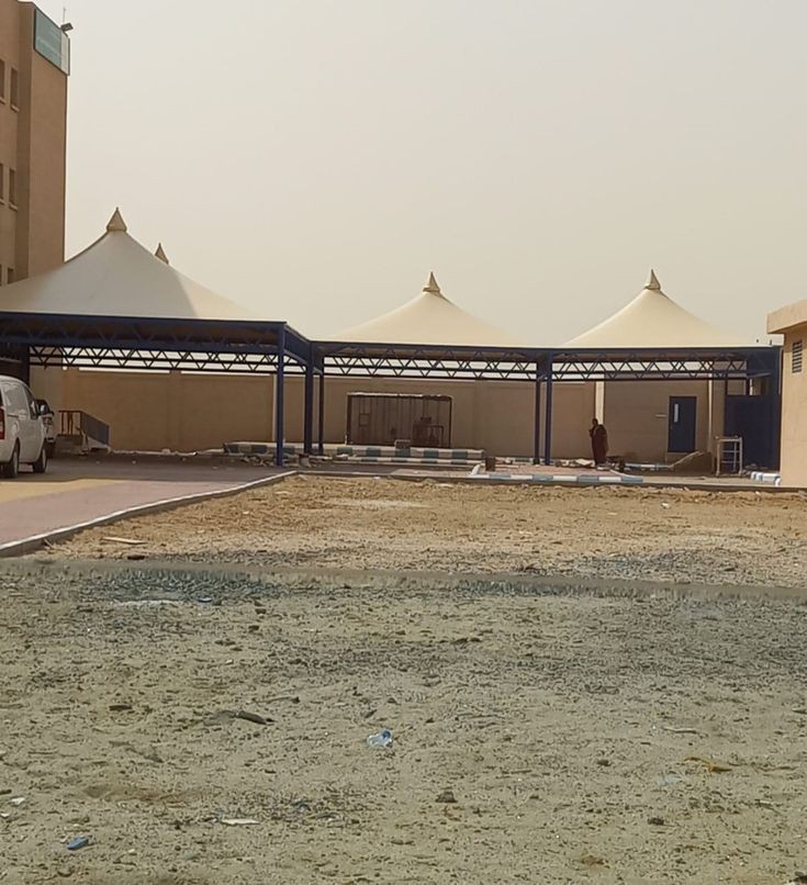 مظلات مدارس عازلة للحرارة