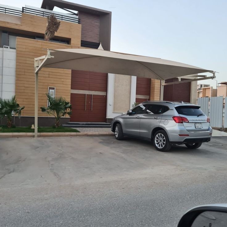 مظلات قماش حديثة لمواقف السيارات في مكة بتصميم هندسي