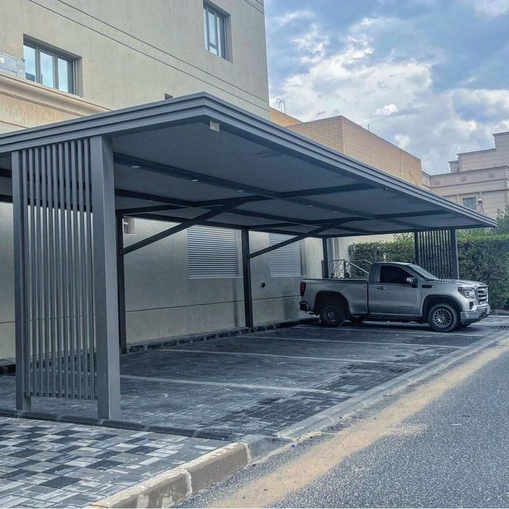 تصميم هندسي حديث لمظلات سيارات مودرن في مكة