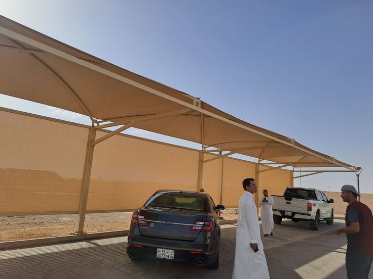 مظلات سيارات قماش توفر حماية من الشمس في مكة حي العوالي