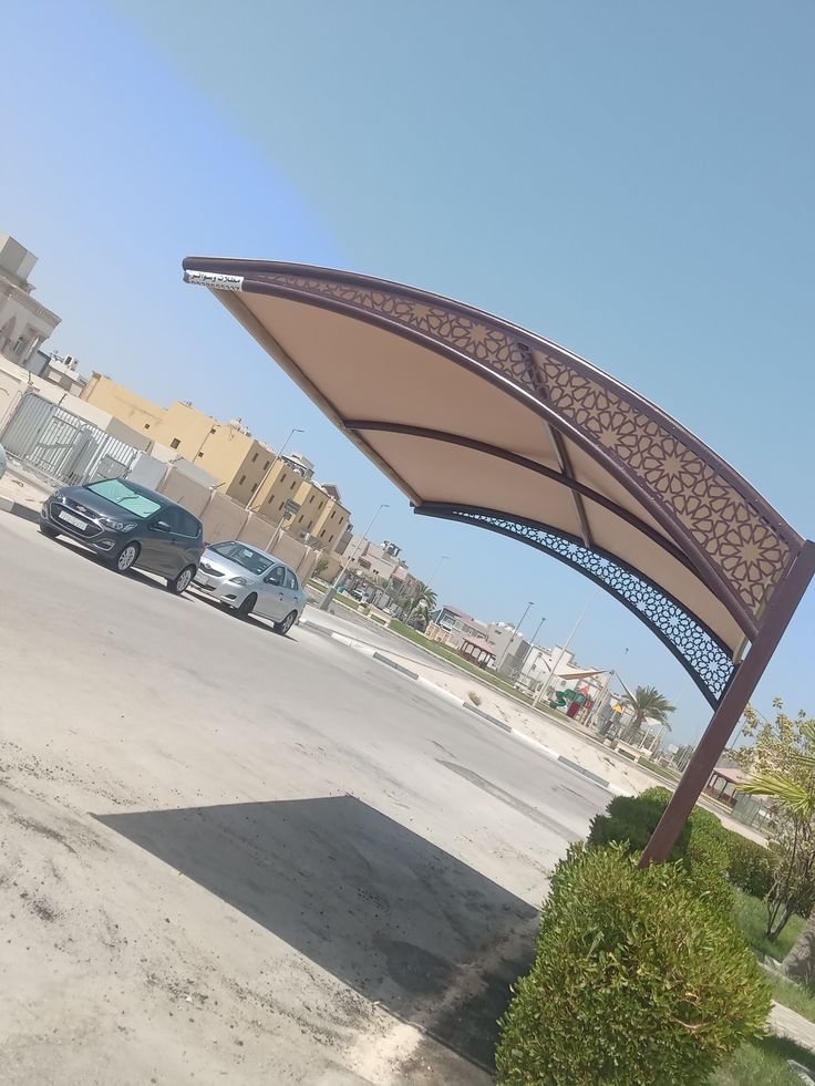 مظلات سيارات شكل فرنسي في مكة